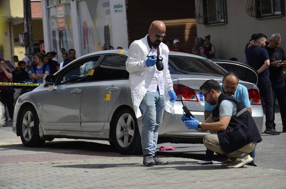 Ağabey ve kardeşine otomobilde silahlı saldırı: 1 ölü, 1 yaralı 9